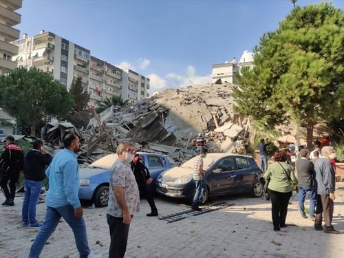 İşte 6.8'lik depremle sarsılan İzmir'den ilk görüntüler 1