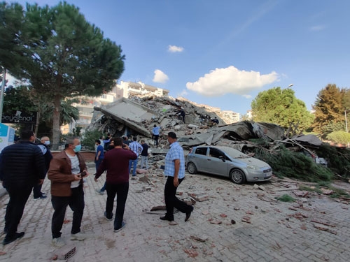 İşte 6.8'lik depremle sarsılan İzmir'den ilk görüntüler 11