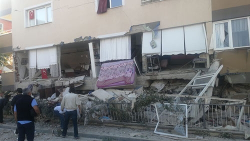 İşte 6.8'lik depremle sarsılan İzmir'den ilk görüntüler 12