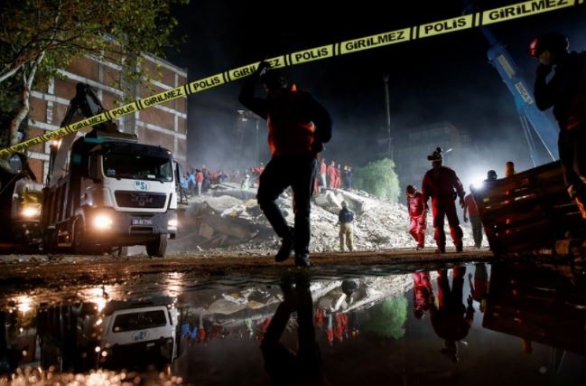 Reuters'ın gözünden İzmir'deki 'İsimsiz kahramanlar' 12