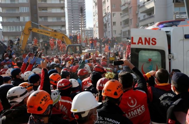 Reuters'ın gözünden İzmir'deki 'İsimsiz kahramanlar' 2