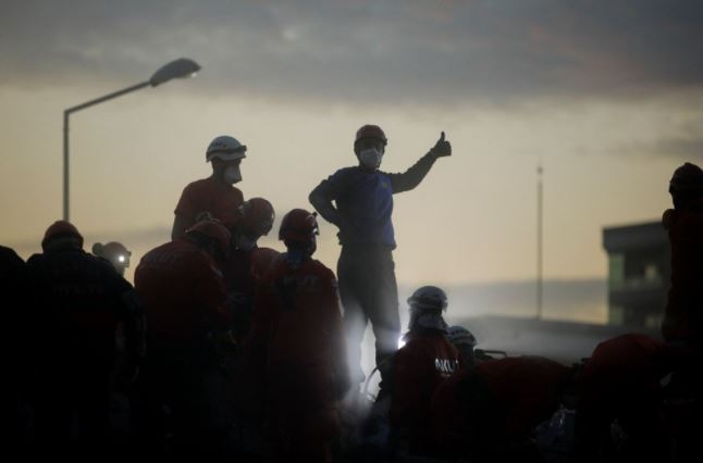 Reuters'ın gözünden İzmir'deki 'İsimsiz kahramanlar' 5
