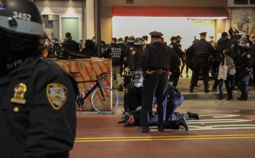 Sandıktan kaos çıktı: New York sokakları karıştı 13