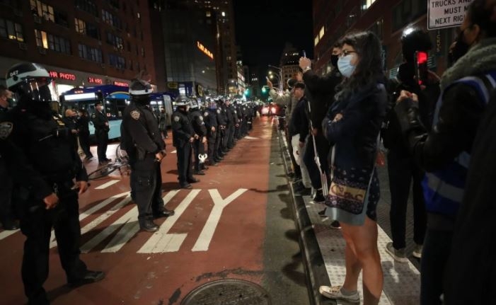 Sandıktan kaos çıktı: New York sokakları karıştı 4