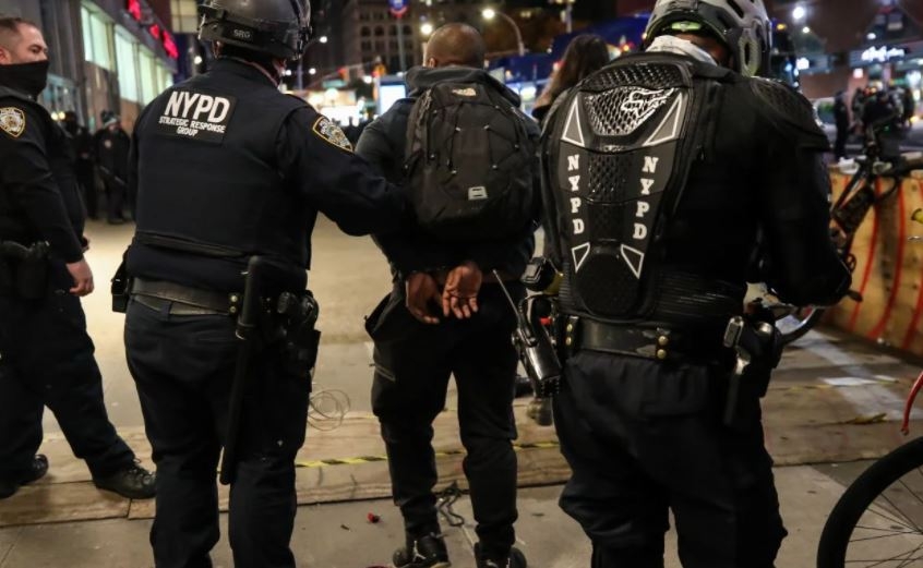 Sandıktan kaos çıktı: New York sokakları karıştı 9