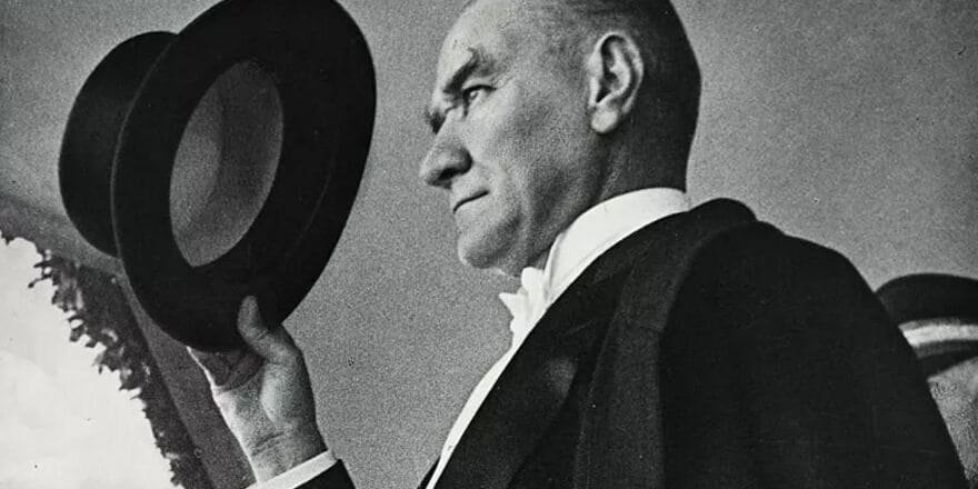 Atatürk resimleri ve tarihi sözleri