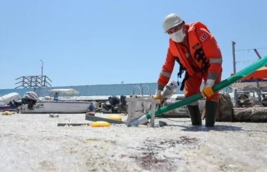 Çevre Bakanlığı ilk adımı attı! Deniz salyası temizliği başladı 11