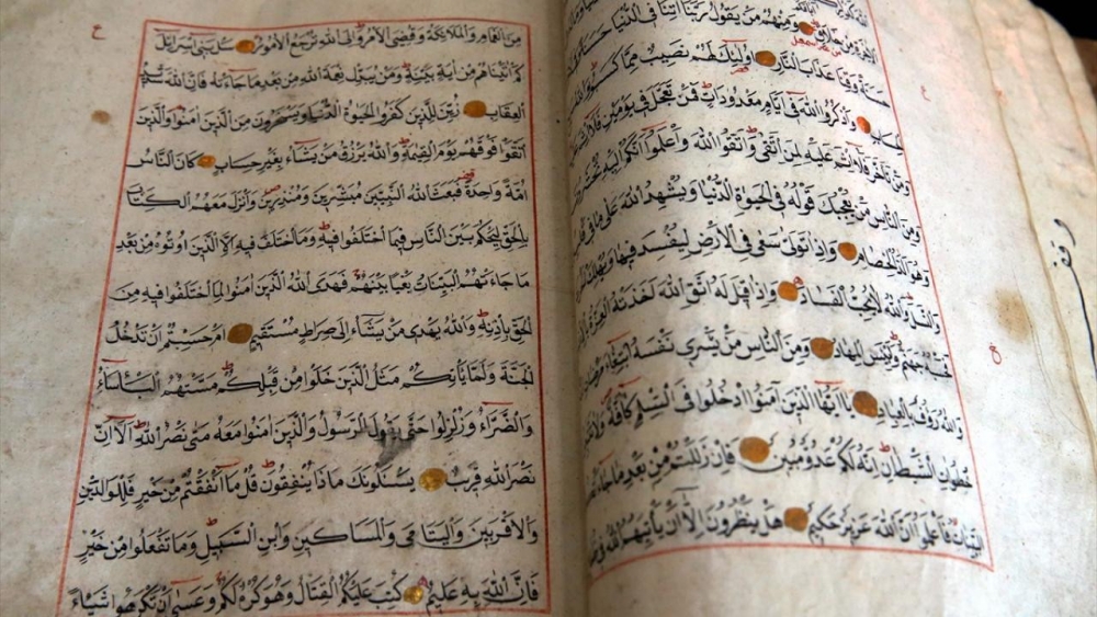 Tokat'ta bir lisenin kütüphanesinde 2 el yazması Kur'an-ı Kerim bulundu 3