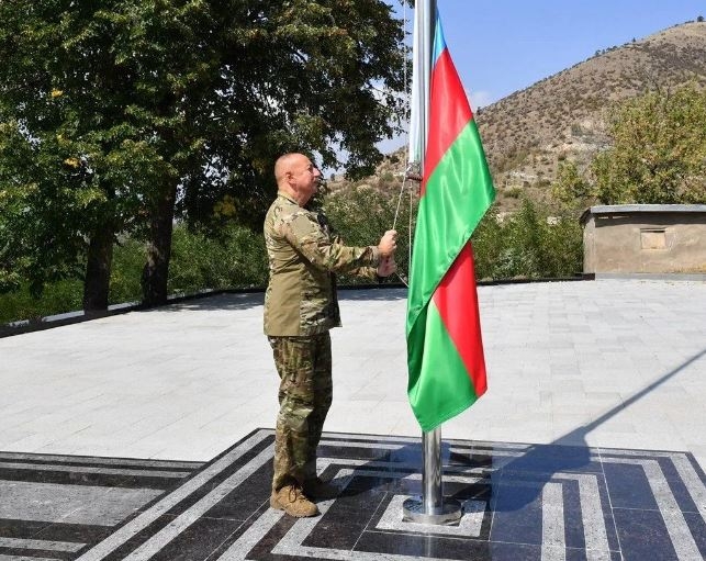 Aliyev, işgalden kurtarılan Laçın'ı ziyaret etti 6