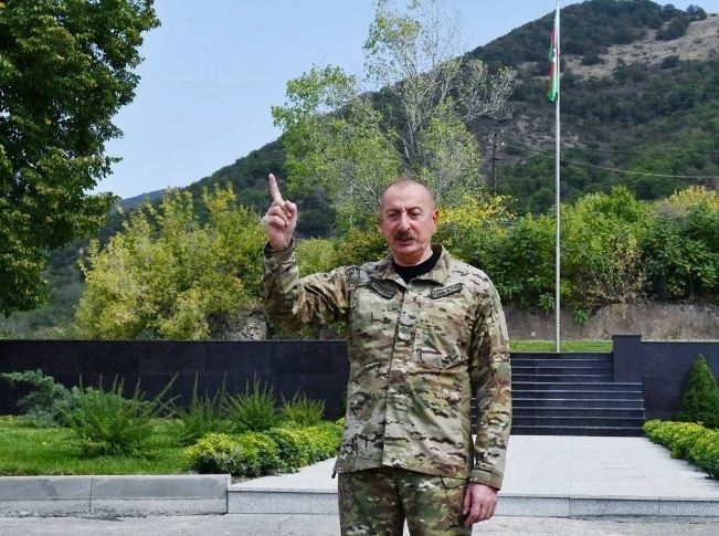 Aliyev, işgalden kurtarılan Laçın'ı ziyaret etti 9