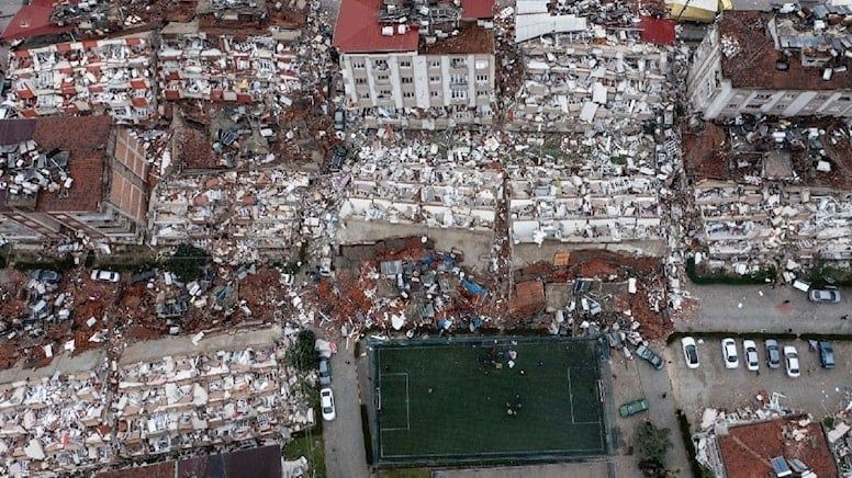 Hatay'dan depremin en korkunç fotoğrafı geldi! Binalar kağıt gibi yıkıld 2