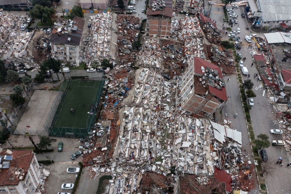Hatay'dan depremin en korkunç fotoğrafı geldi! Binalar kağıt gibi yıkıld 3