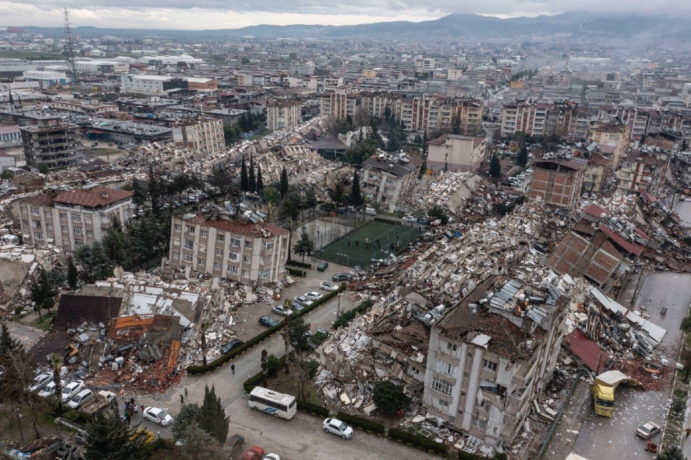 Hatay'dan depremin en korkunç fotoğrafı geldi! Binalar kağıt gibi yıkıld 4