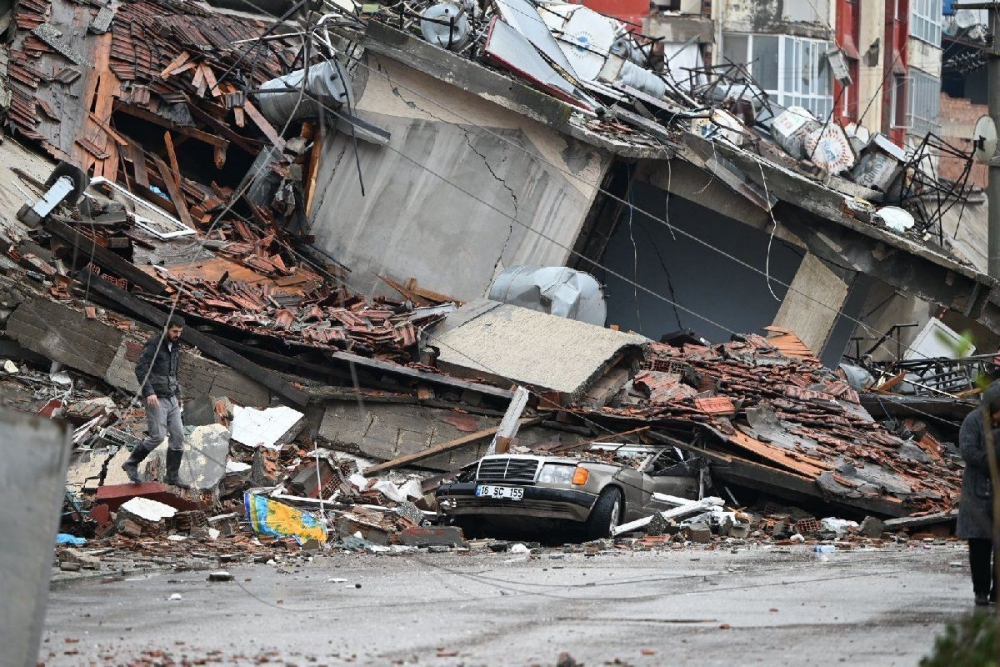 Hatay'dan depremin en korkunç fotoğrafı geldi! Binalar kağıt gibi yıkıld 5