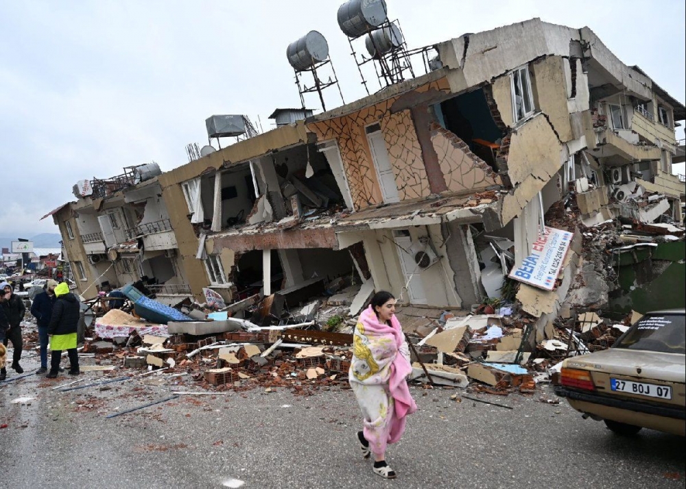 Hatay'dan depremin en korkunç fotoğrafı geldi! Binalar kağıt gibi yıkıld 6