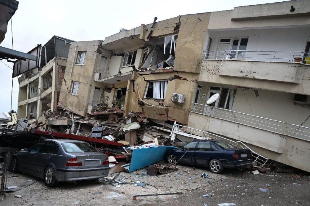 Hatay'dan depremin en korkunç fotoğrafı geldi! Binalar kağıt gibi yıkıld 7