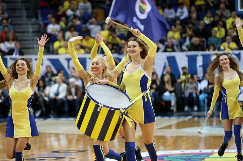 Fenerbahçe maçına damga vuran dans gösterisi 10
