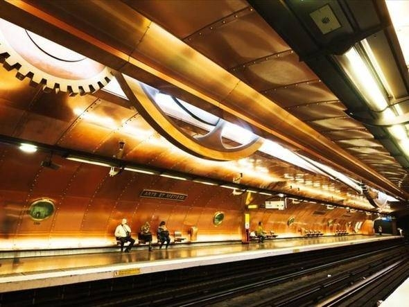 İşte tasarımlarıyla büyüleyen metro istasyonları 7