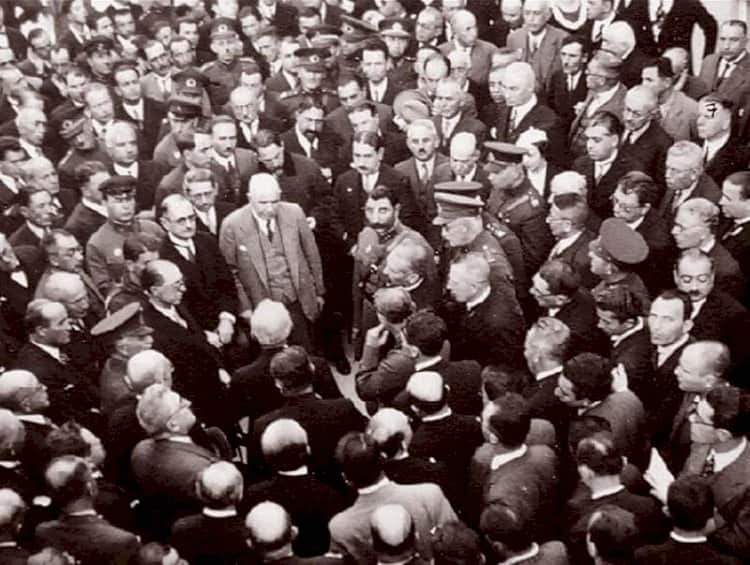 Atatürk'ün katıldığı 29 Ekim kutlamalarından fotoğraflar 16