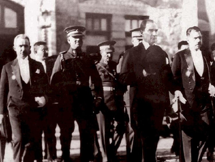 Atatürk'ün katıldığı 29 Ekim kutlamalarından fotoğraflar 4