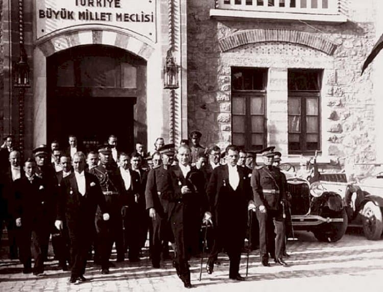 Atatürk'ün katıldığı 29 Ekim kutlamalarından fotoğraflar 6