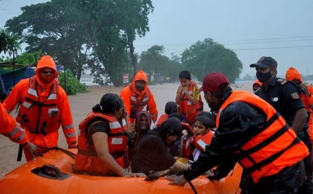 Hindistan'da sel felaketi: 136 kişi öldü 10