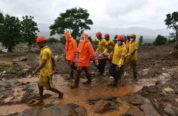Hindistan'da sel felaketi: 136 kişi öldü 12
