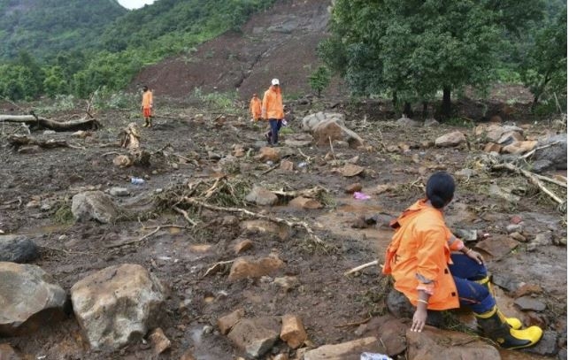 Hindistan'da sel felaketi: 136 kişi öldü 13