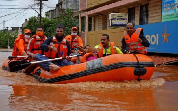 Hindistan'da sel felaketi: 136 kişi öldü 14