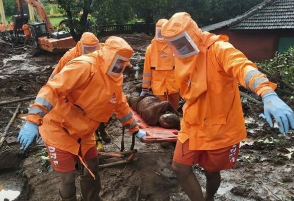 Hindistan'da sel felaketi: 136 kişi öldü 19