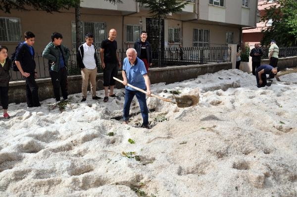 Ankara'yı dolu fena vurdu: Tam 50 cm 3