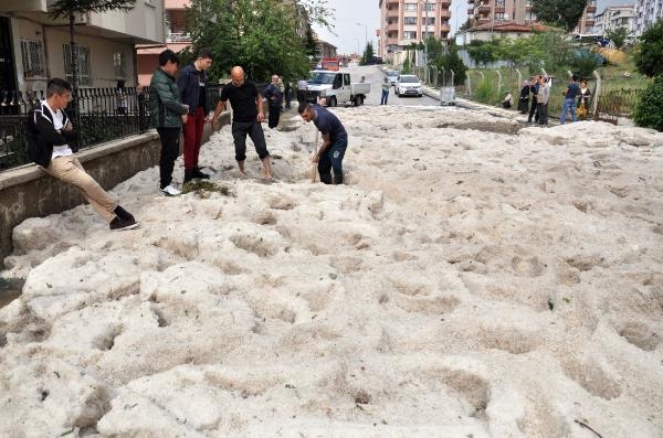 Ankara'yı dolu fena vurdu: Tam 50 cm 5