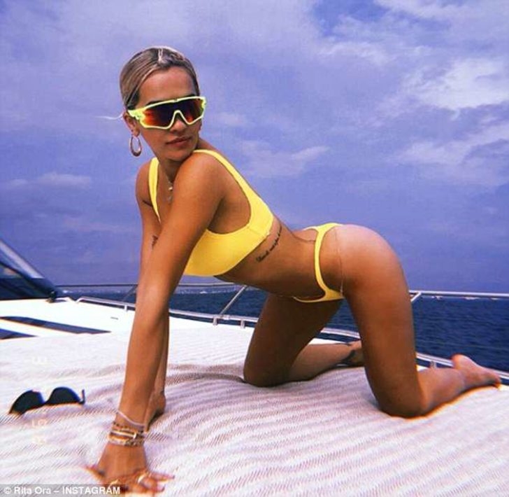 Rita Ora’nın tatil pozları sosyal medyayı salladı 18
