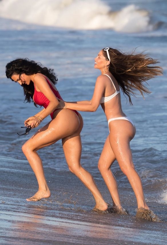 Kardashian'ın kankaları plajı salladı 14