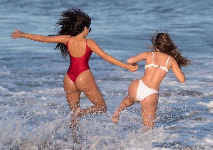 Kardashian'ın kankaları plajı salladı 2