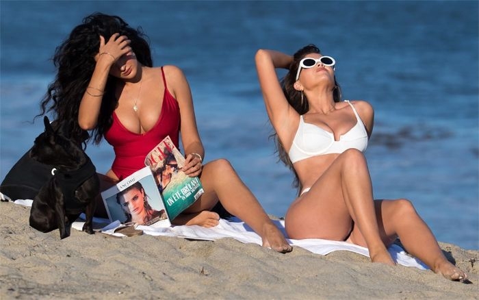 Kardashian'ın kankaları plajı salladı 6