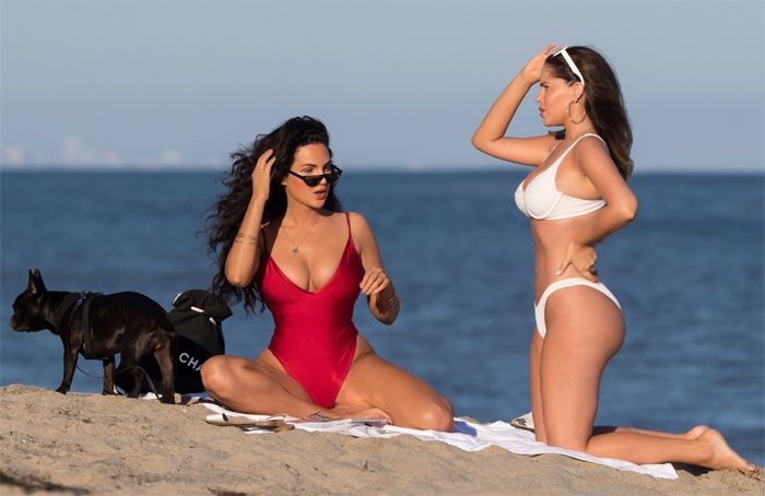 Kardashian'ın kankaları plajı salladı 7