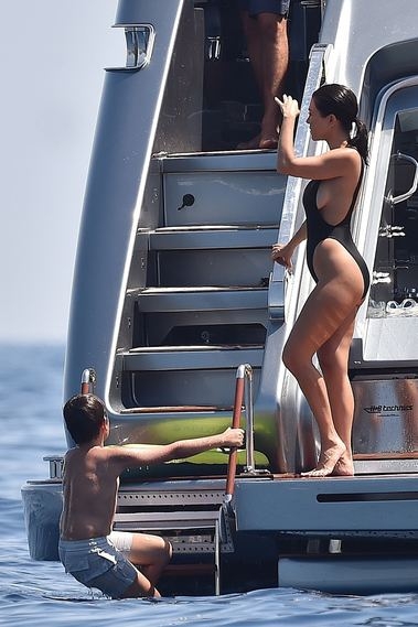 Kardashian İtalya’yı salladı 4