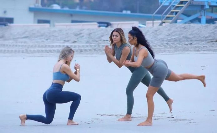 Kardashian sahilde spor yaptı! 18