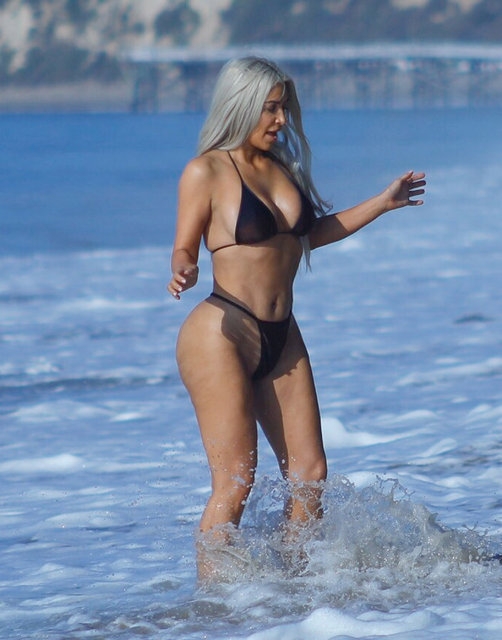 Kardashian sahilde spor yaptı! 25