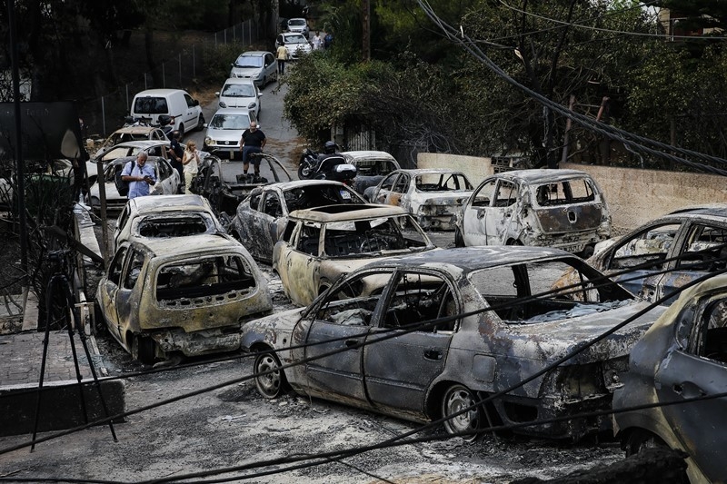Yunanistan'daki yangından dehşet görüntüler 13