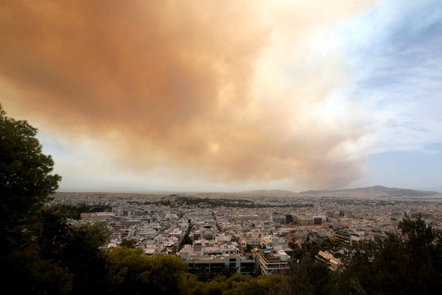 Yunanistan'daki yangından dehşet görüntüler 23