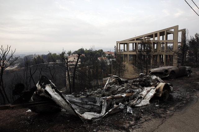 Yunanistan'daki yangından dehşet görüntüler 29