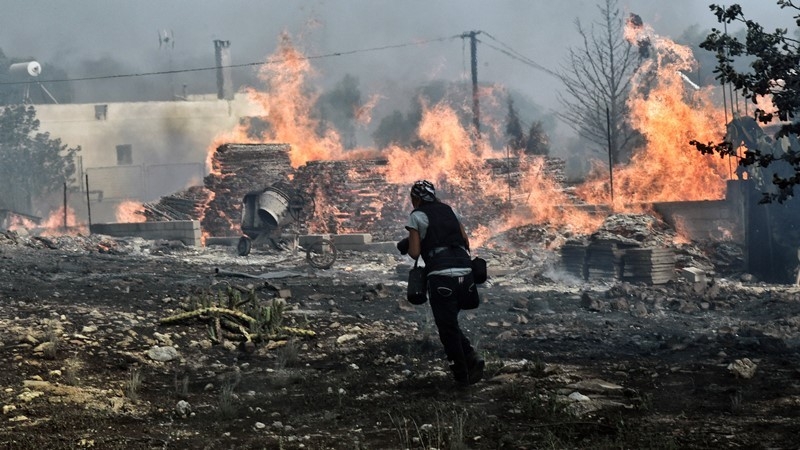 Yunanistan'daki yangından dehşet görüntüler 3