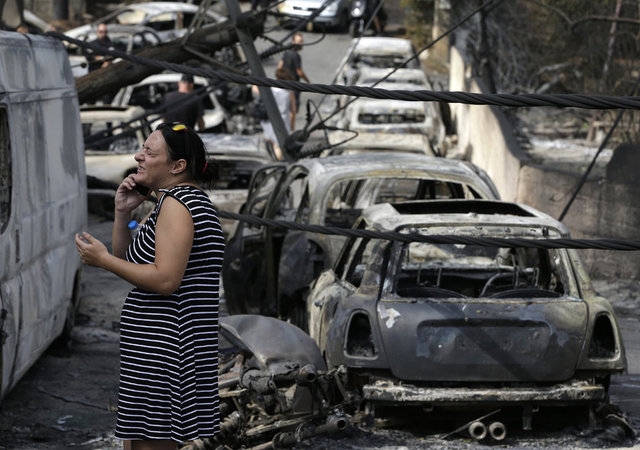 Yunanistan'daki yangından dehşet görüntüler 34