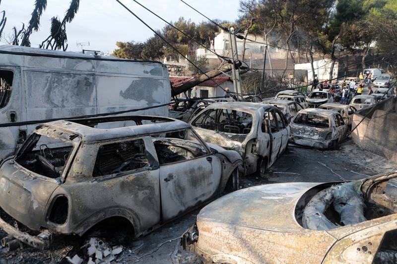 Yunanistan'daki yangından dehşet görüntüler 5