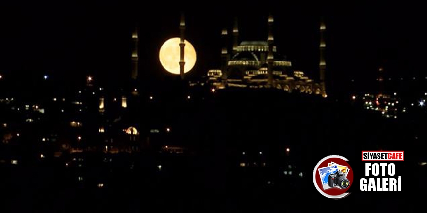 İstanbul'da dolunay büyüleyici manzaralar ortaya çıkardı 1