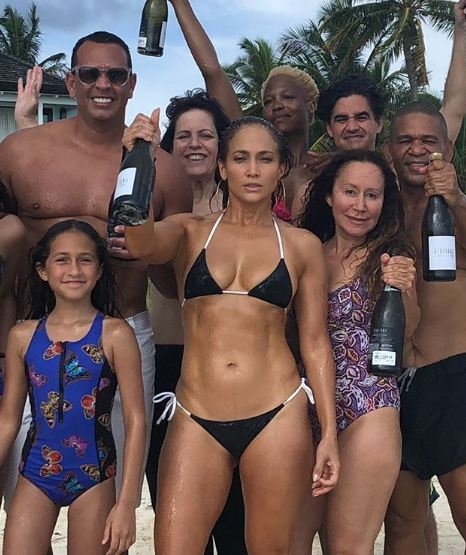 Jennifer Lopez fit vücuduyla büyüledi 11