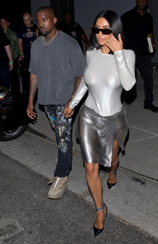 Kim Kardashian cesur kıyafetiyle yürek hoplattı 17