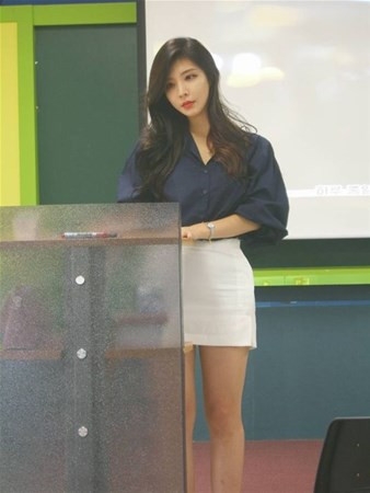 Koreli kadın öğretmen sosyal medyayı salladı 12